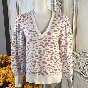 Gibson look V-Neck Leopard Print Sweater - White and Tan Puff Sleeves